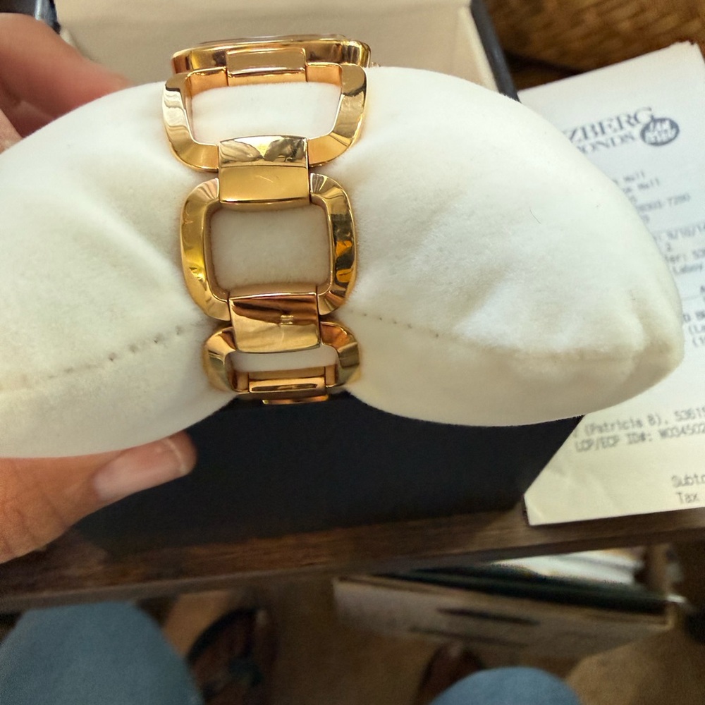 Gucci Women's Gold 125.4 Square open link Watch - Picture 6 of 14
